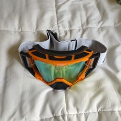 THOR MOTORCYCLE/BIKE GOGGLES.  UV PROTECTION.  ADJUSTABLE STRAP.  NEW.  PICKUP ONLY.