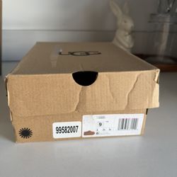 Toddler Uggs Size 9c