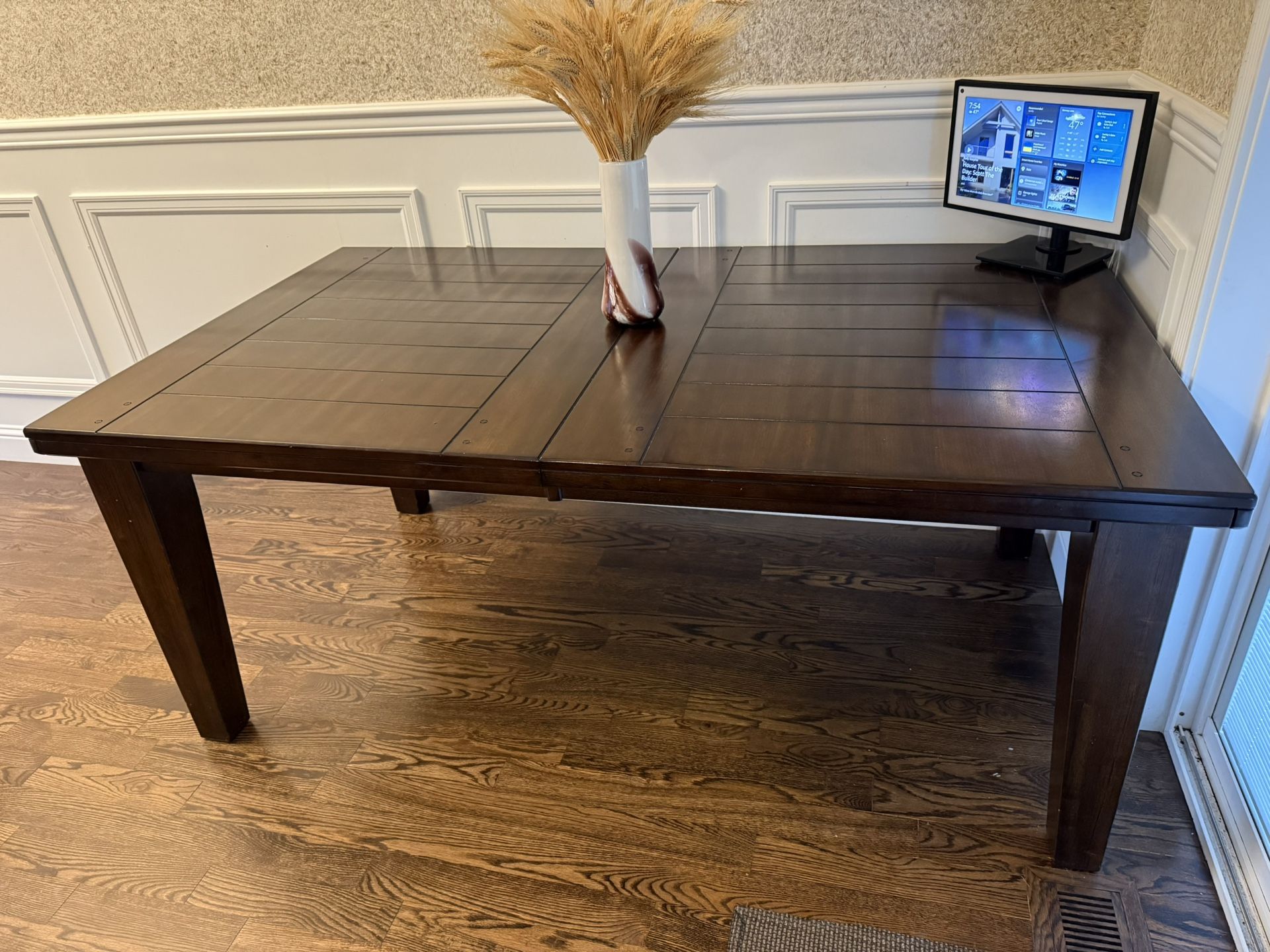 Beautiful Real Wood Table with 1 leaf. Seats 10-12 People.