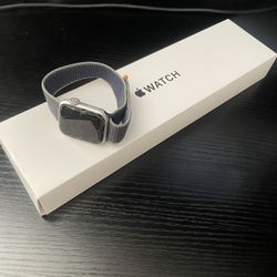 Apple Watch SE 40mm Silver Aluminum Case GPS + WiFi (FOR PARTS ONLY)