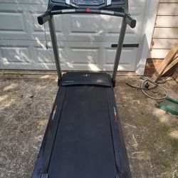 1.1/2 Year OLD Nordic Track T6.5 S TREADMILL 