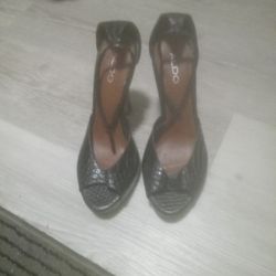 Heels Size 10  Aldo Woman's  