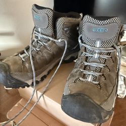 KEEN Hiking Boots 7.5 Size