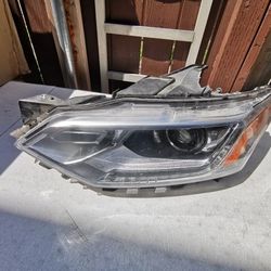 Driver Side Headlamp - GM ((contact info removed)7)

2018-2021 Chevrolet Traverse - 84-887-857

