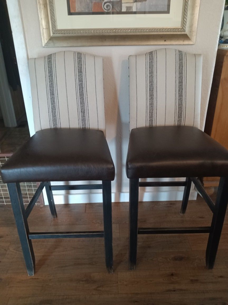 2 Bar Stools