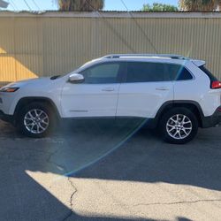 2015 Jeep Cherokee Latitude 4x4  (Part out ONLY)