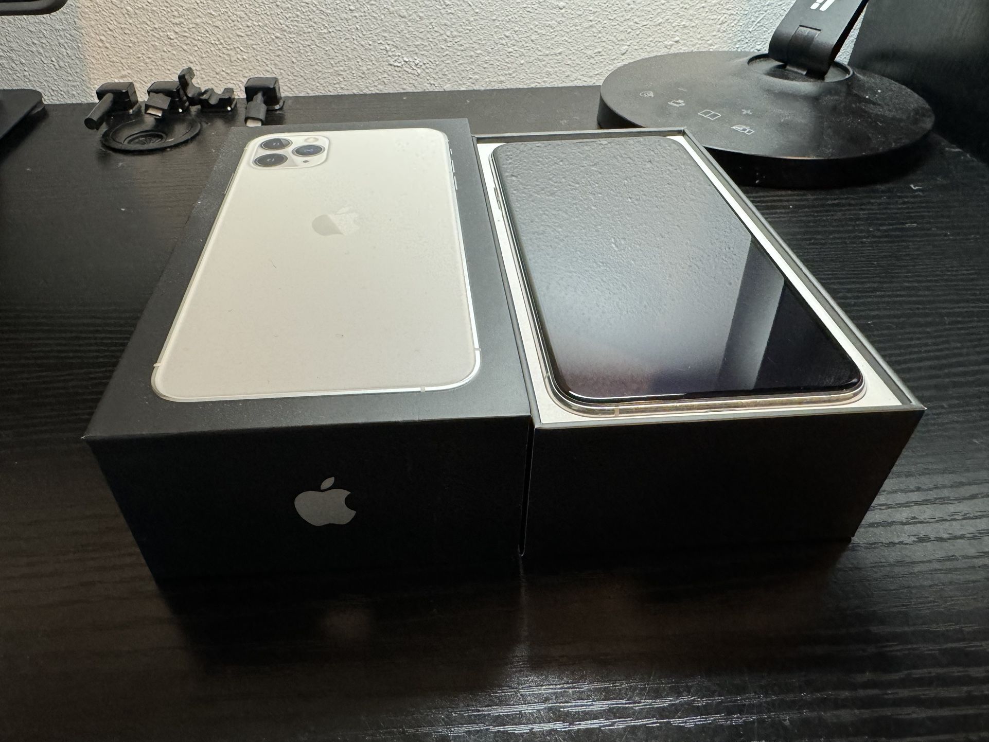 iPhone 11 Pro Max 256G Unlocked Silver 