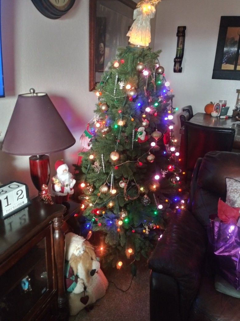 Christmas tree ( 6 ft )