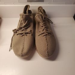 Adidas Yeezy Boost 350 V2
Mono Mist.. NEW, SIZE 9.5.
