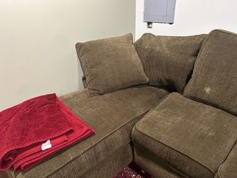 Beautiful Sectional Sofa with Free Rug