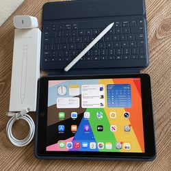 Apple iPad 8th Generation 32GB (Latest iOS 26) Logitech Keyboard case , Pencil & charger