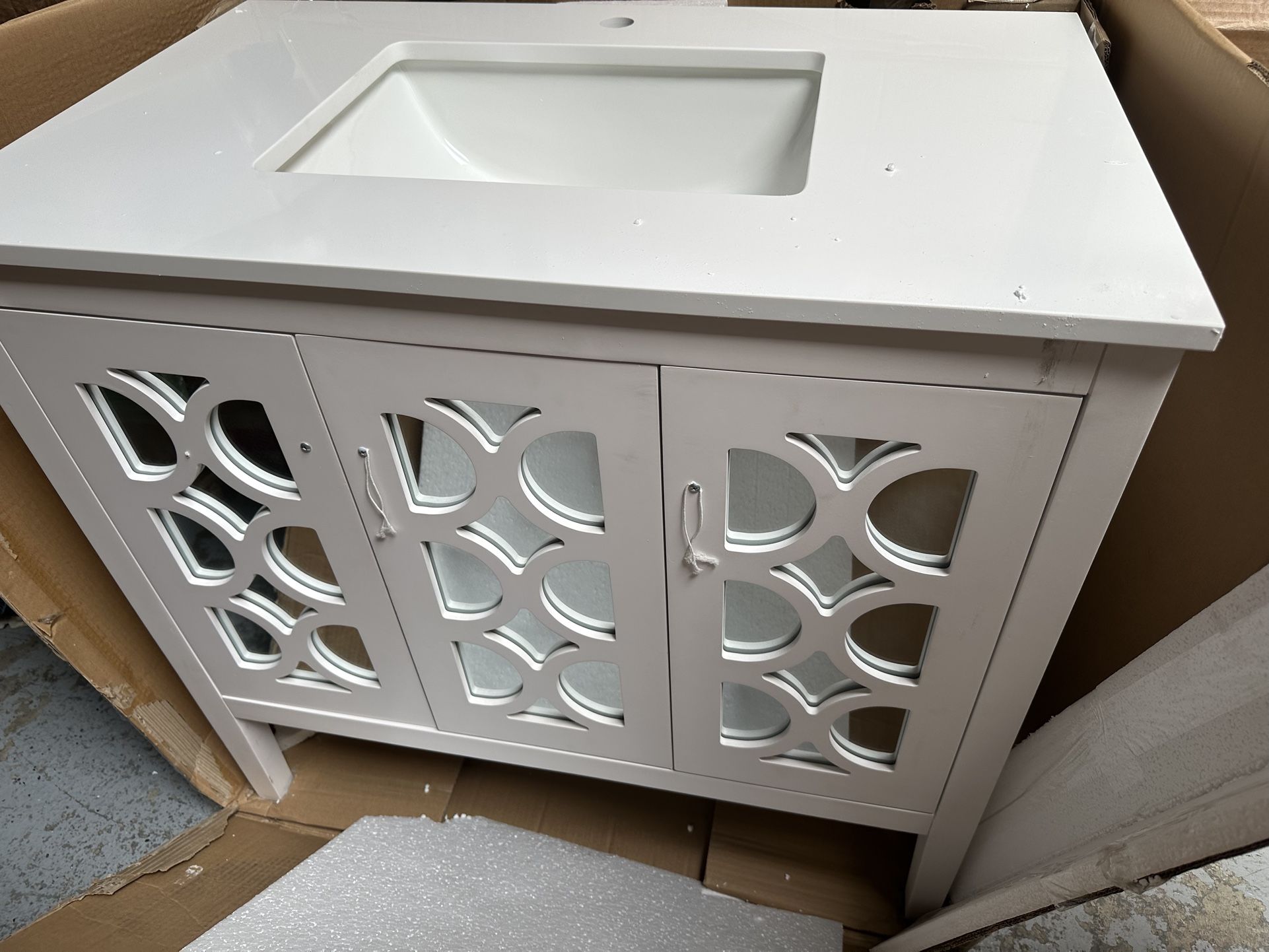 36” Bathroom Vanity Cabinet And Quartz Top