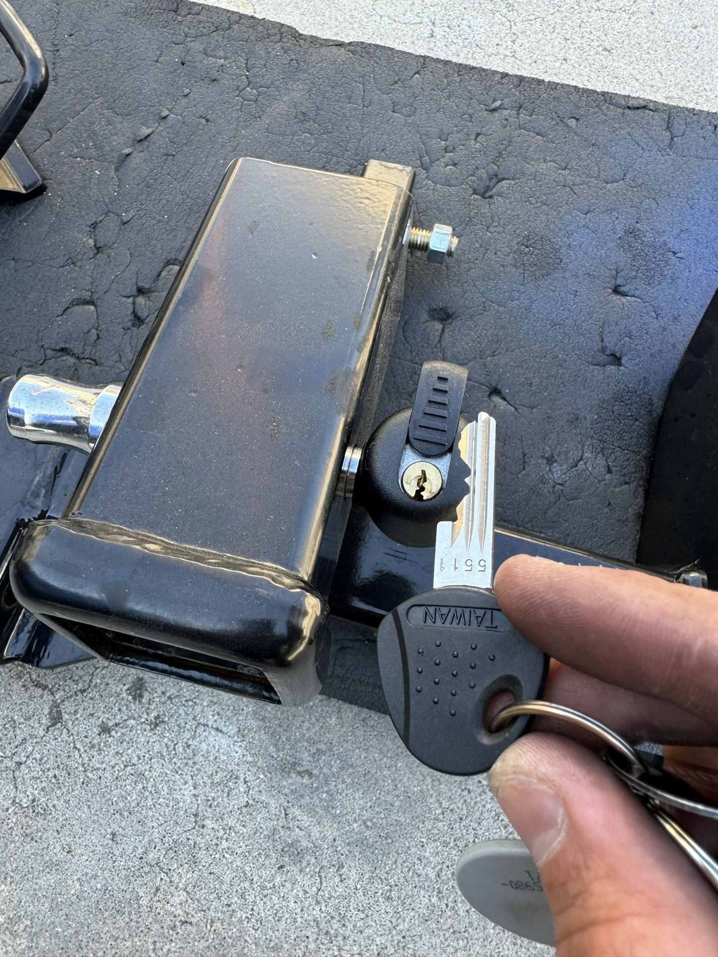 Curt Trailer Hitch Receiver - Custom Fit - Class I - 1-1/4"