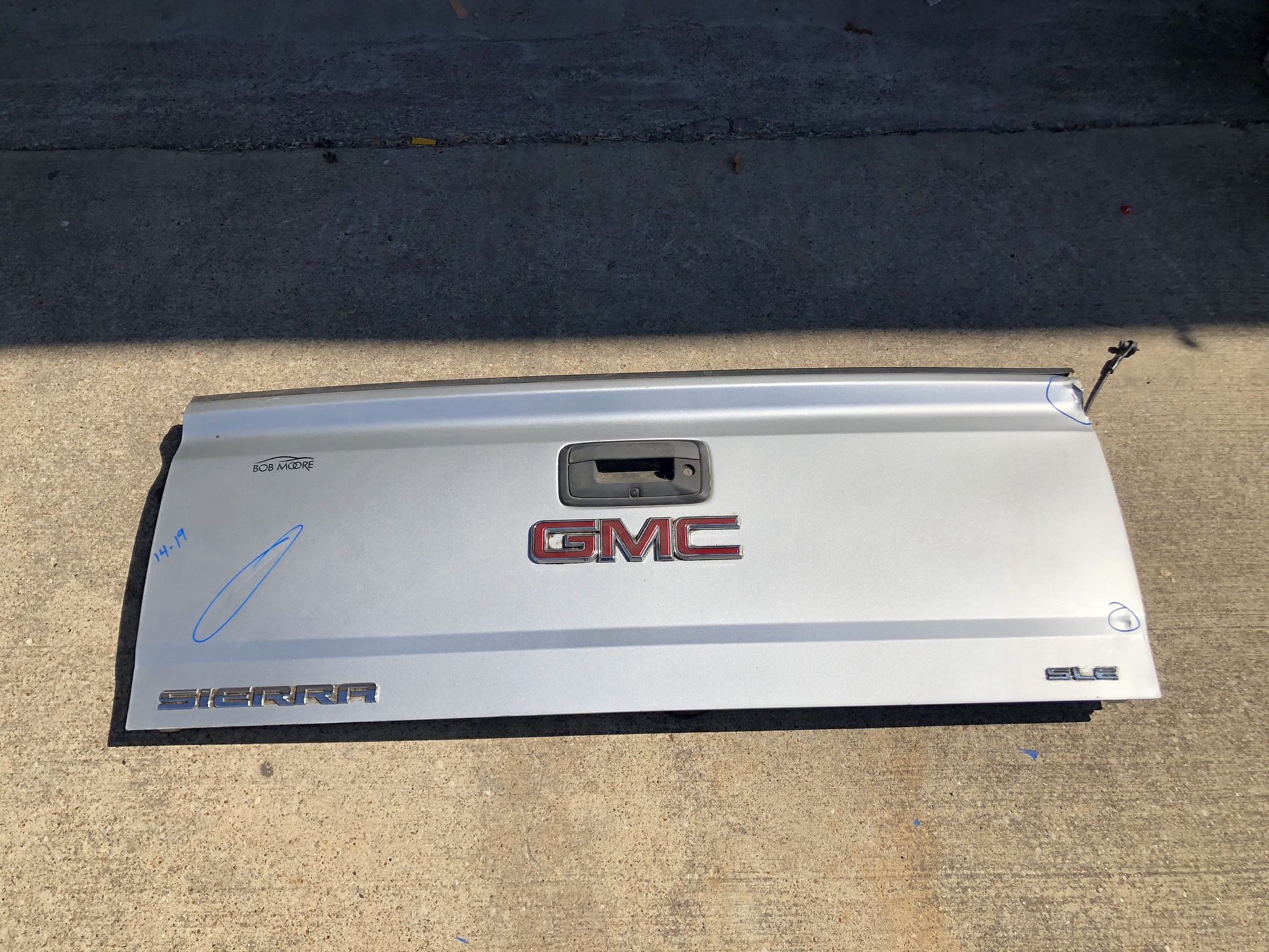 2014, 2015, 2016, 2017, 2018, 2019 GMC Sierra Tailgate ( Used Truck Parts )