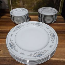 Vintage Diane Fine Porcelain China – Japan – 37 Piece Set – Blue Floral