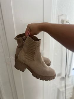 Nude boots size 7