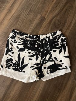 Carmen Marc Valvo Black and White Floral Shorts Size 10