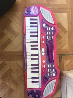 Kids piano great condition comes with batteries