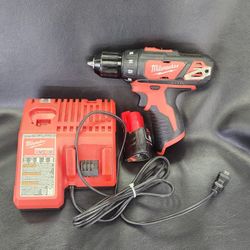 Milwaukee 2407-20 M12 12V Li-Ion Cordless 3/8" Drill/Driver