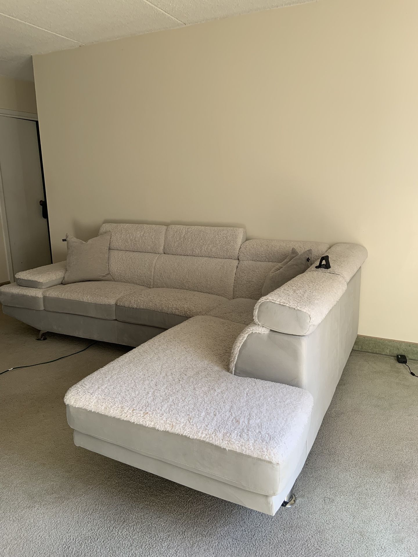$280 Sectional 2 Piece.