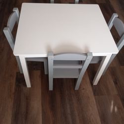 $25Mesa Con 4 Sillas Para Niñas/o