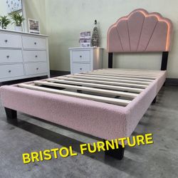 💝 Twin Bed, Pink Color, Wool Fabric, No Mattress Including, New in the Box.