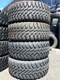 35*12.50r22 vendo set de llantas en buenas condiciones de vida las 4