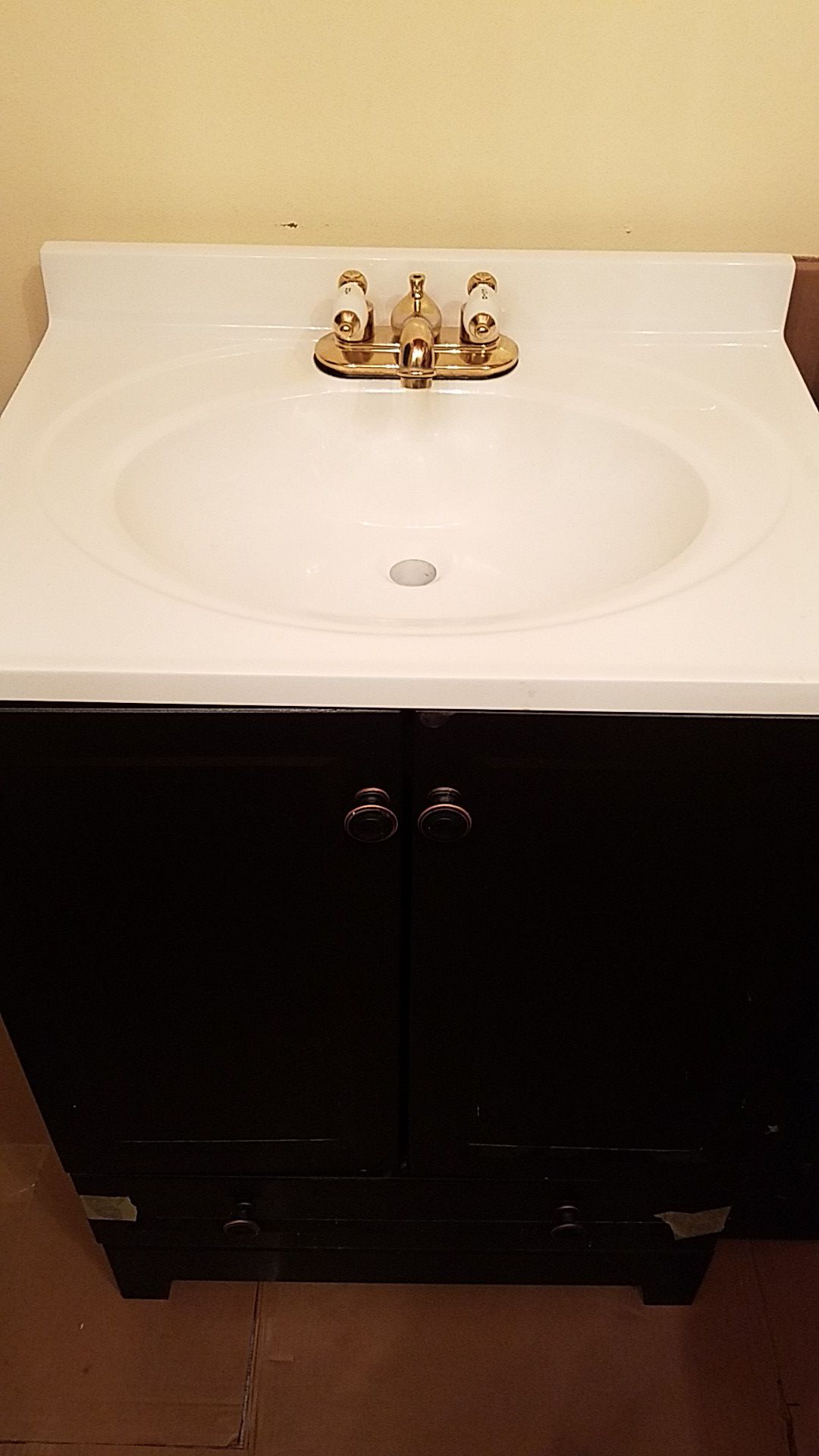 Glacier Bay 24 inch Vanity with top/faucet bottom drawer