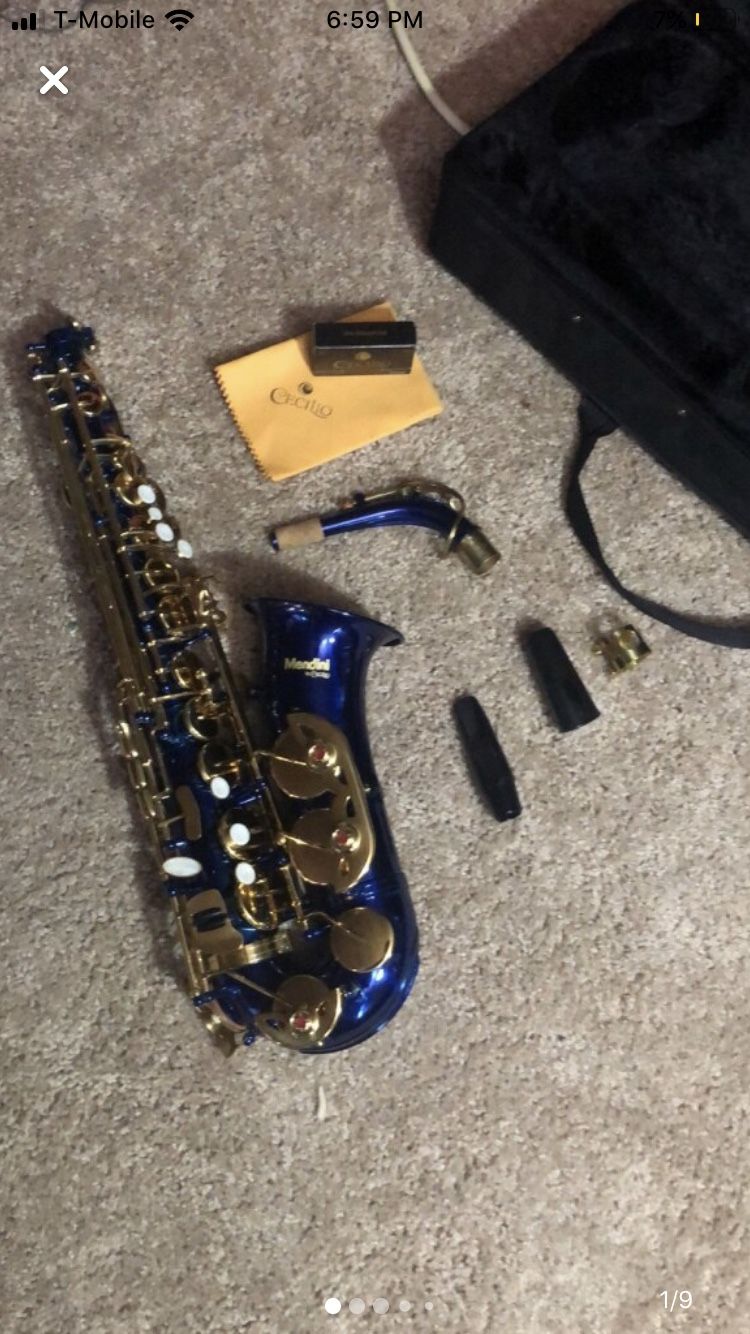 Like new E flat Mendini Alto Saxophone