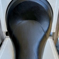 Harley Davidson  Dyna Street Bob stock seat - hardly used -fits all 09-2017 Dyna st. Bobs