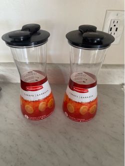 BRAND NEW 2 Rubbermaid Carafe with Leak-Proof Lid, 2-quart