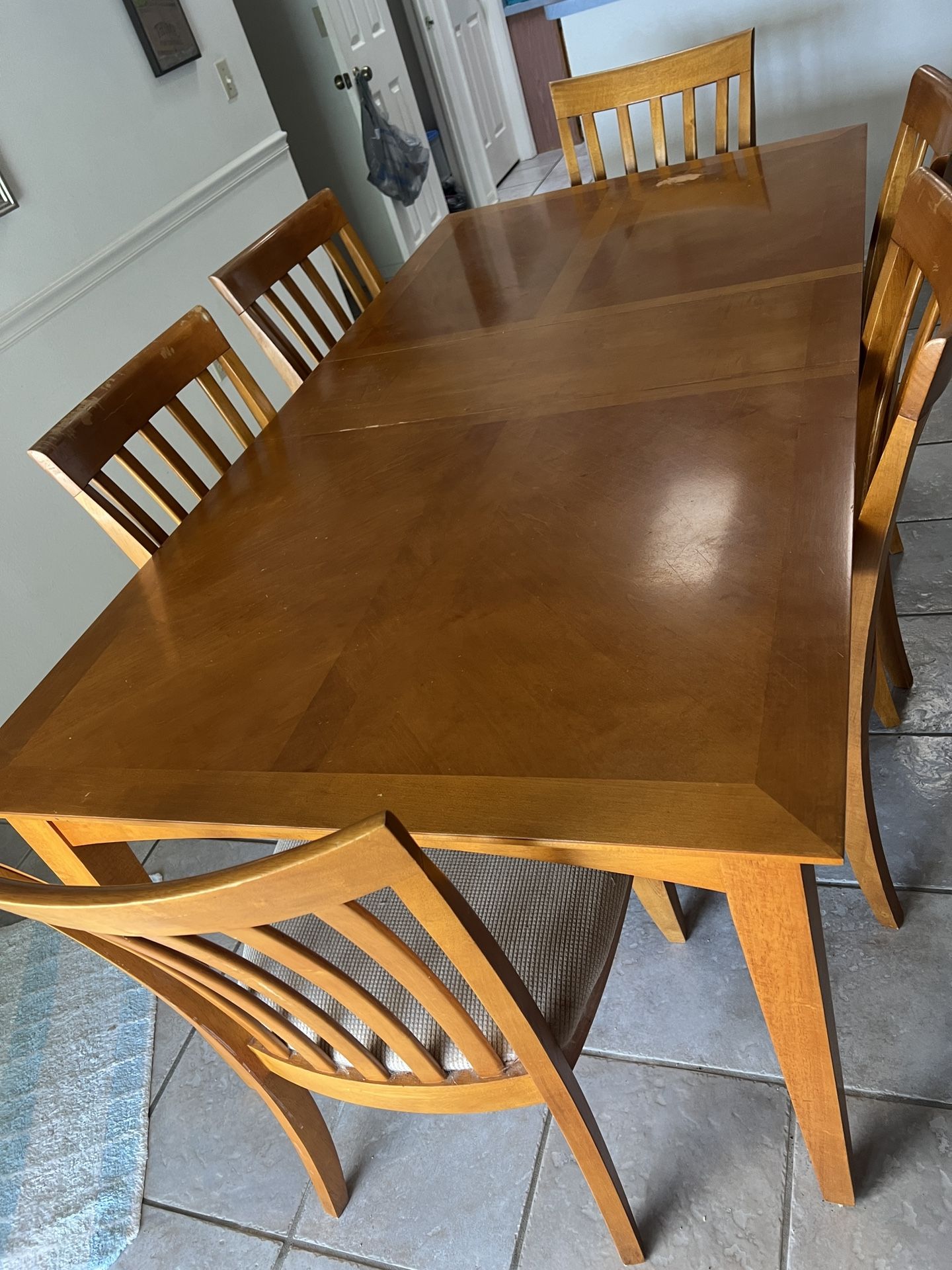 Dining Room Table And 6 Chairs Made Of Wood