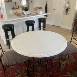 Round Breakfast Table With 2 Chairs