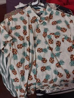 Men's Butten-up Shirts. Size XL