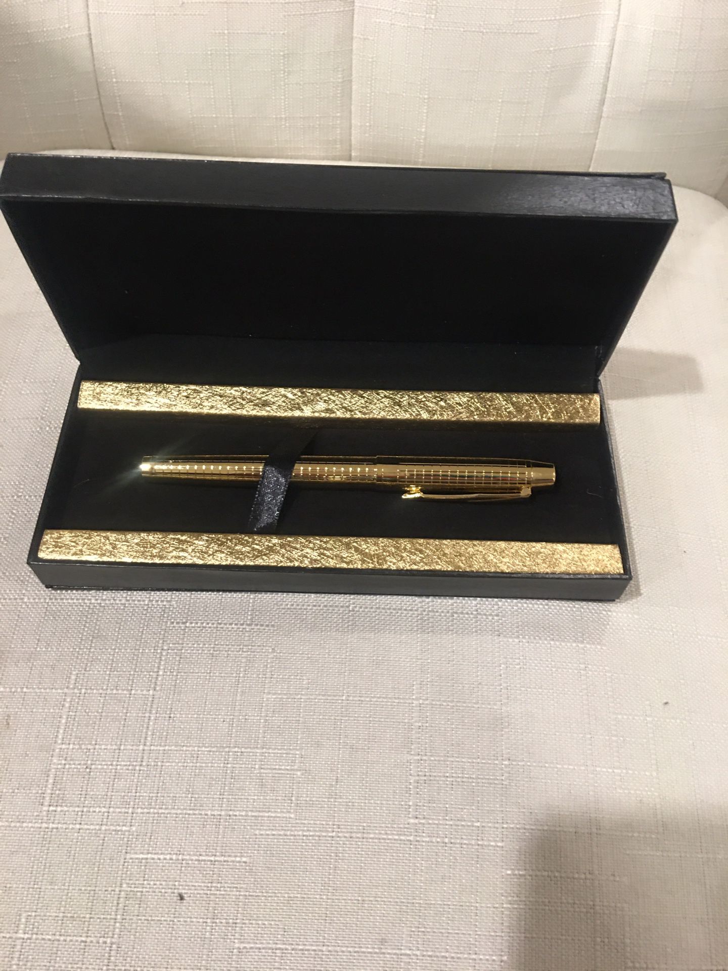 perfect gift idea: two ink pen or fountain pen with one beautiful gift box