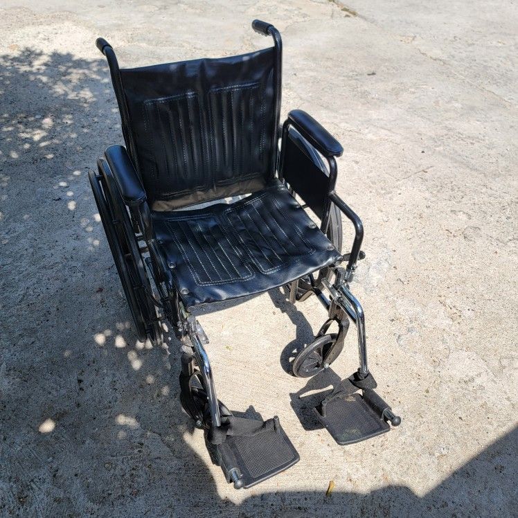 Drive Wheelchair 20" With Footrests