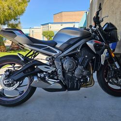2022 Triumph Street Triple R
