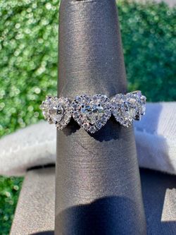 Heart Shape & Round Brilliant VS2 Clarity Diamond 14kt White Gold Halo Band
