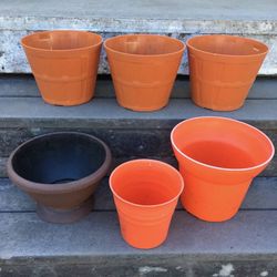 Lot of 6 Orange and Terra Cotta Colored Plastic Decorative Flower Planter Pots
