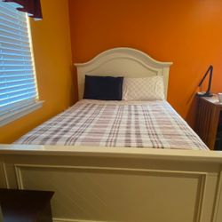 Full Size Bed . Dresser . Matress 