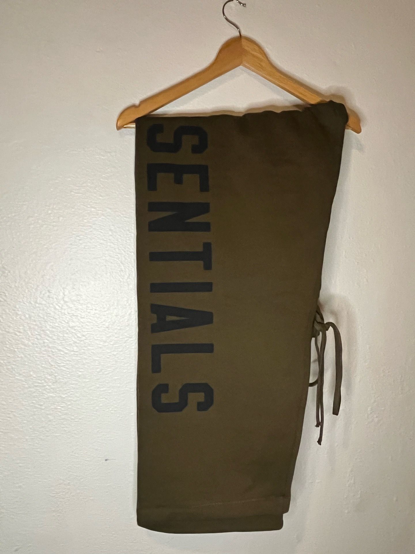 Essential sweats size M-L