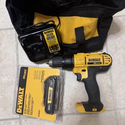 Dewalt 20v 1/2” Drill driver kit with battery, charger and bag