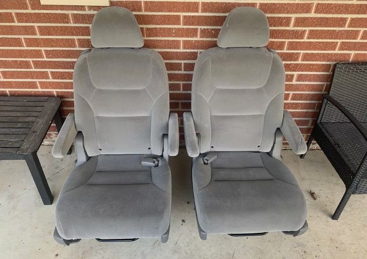 Middle Row Honda Odyssey Seats 2008
