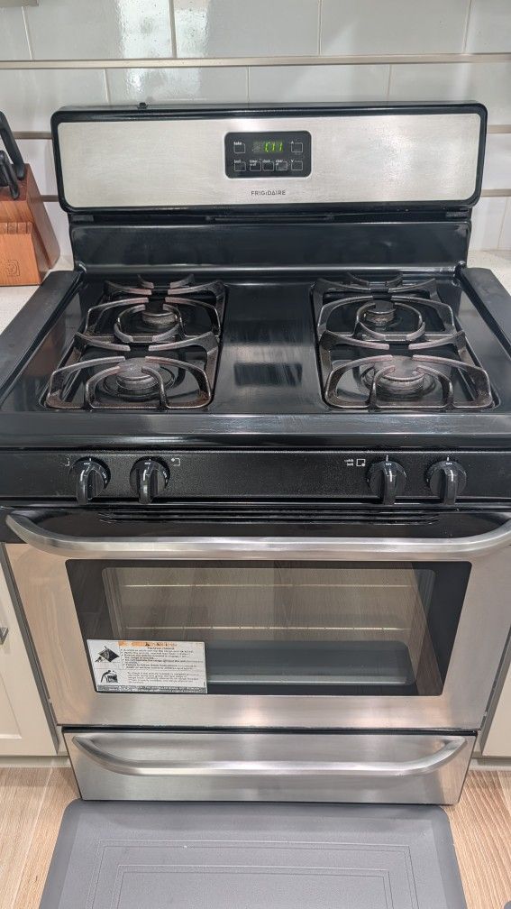 FRIGIDAIRE GAS STOVE 30\