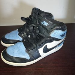 Nike Youth Boys Air Jordan 1 Sneakers Size 2.5Y Retro High OG UNC University Blue