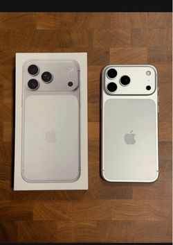IPHONE 17 PRO MAX. 256GB. FACTORY UNLOCKED.