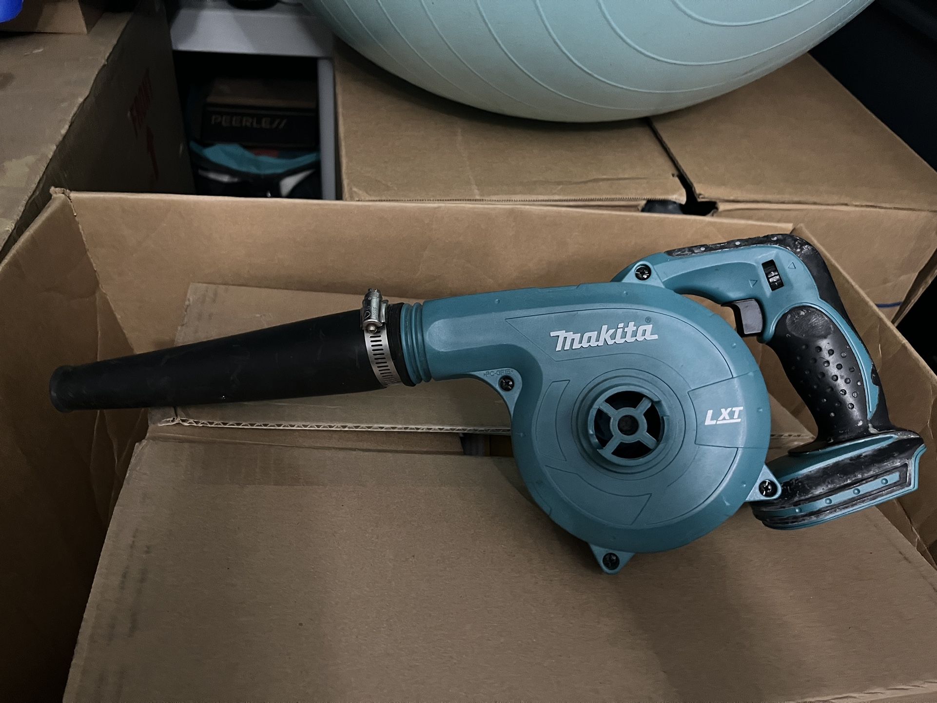 Makita XBU05Z 18V LXT Lithium-Ion Cordless Blower, Tool Only