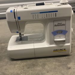 SHARK EUROPRO SEWING MACHINE w CARRYING CASE 
