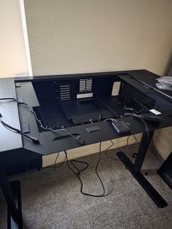 Lian Li DK-07x PC desk case