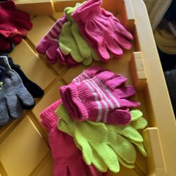 Gloves 🧤 Set Of 3 Pair For $5 